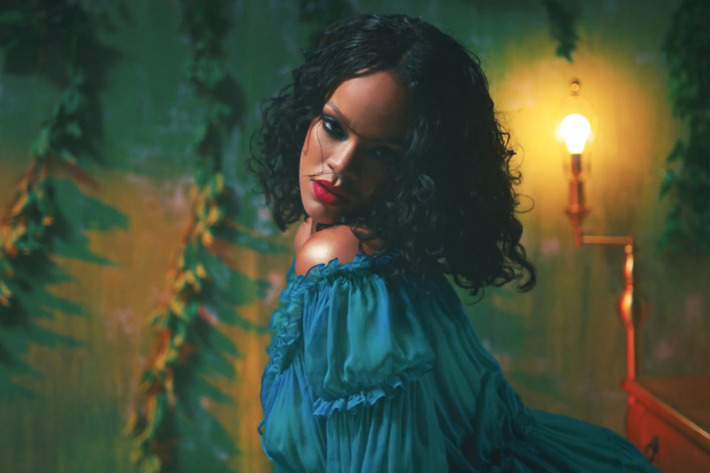 Nail Rihanna's Wild Thoughts Music Video Make Up Look