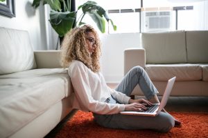 5 Daily Habits That Usually Make You Unhappy And Demotivated
